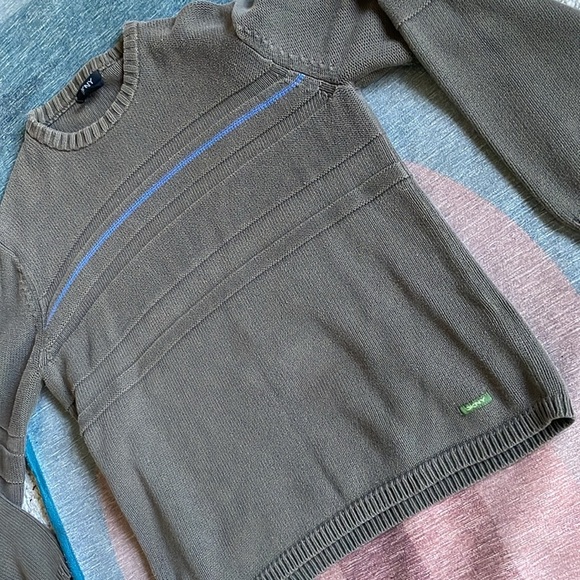 DKNY Vintage Fall Green Sweater with Blue Accent - Picture 9 of 11